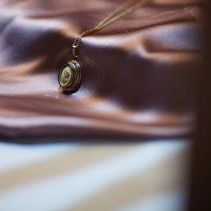 Vintage locket with roses pendant